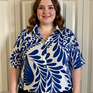 H&M Blue and White Leaf Print Button Down Shirt